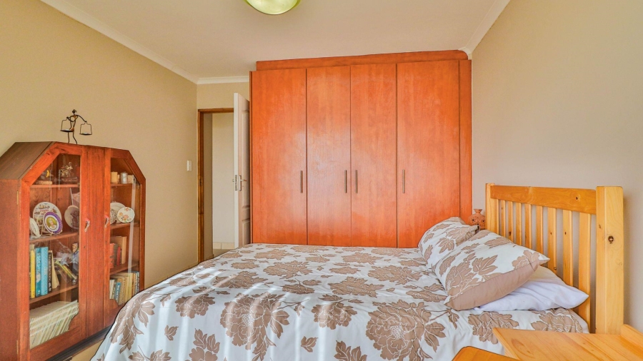 To Let 3 Bedroom Property for Rent in Heiderand Western Cape